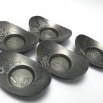 【錫製品】継山 造 「四君子図錫製茶托」を買取り致しました。