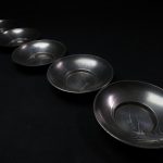 【錫製品】間村自造「四君子図本錫茶托」を買取り致しました。