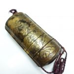 【印籠】無銘「松に菊花図蒔絵印籠」を買取り致しました。