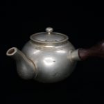 【錫製品】星山武二「錫製唐木横手急須」を買取り致しました。